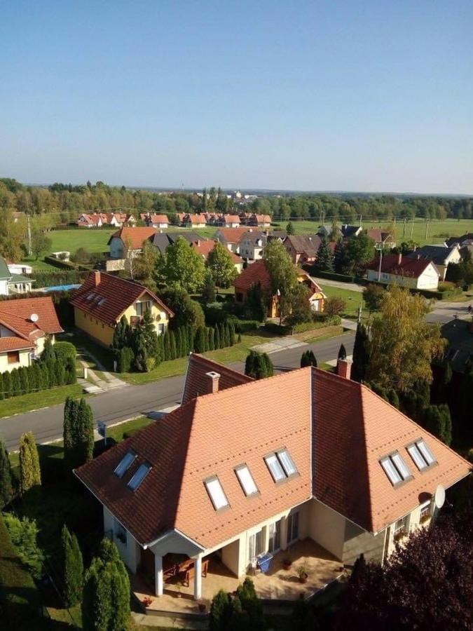 Mol-Ker-Vill Apartment Lenti Bagian luar foto