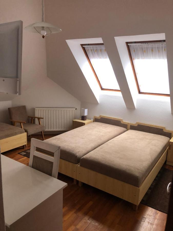 Mol-Ker-Vill Apartment Lenti Bagian luar foto