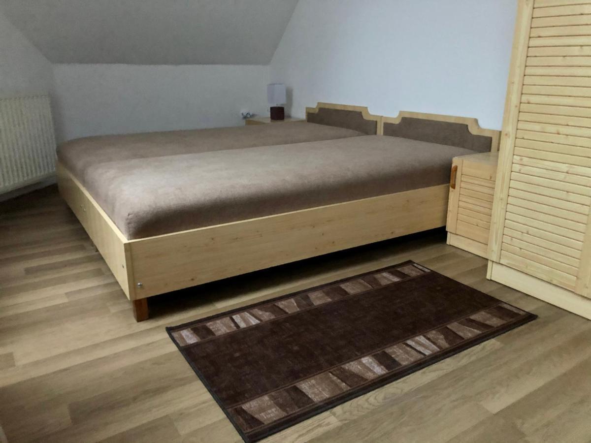 Mol-Ker-Vill Apartment Lenti Bagian luar foto