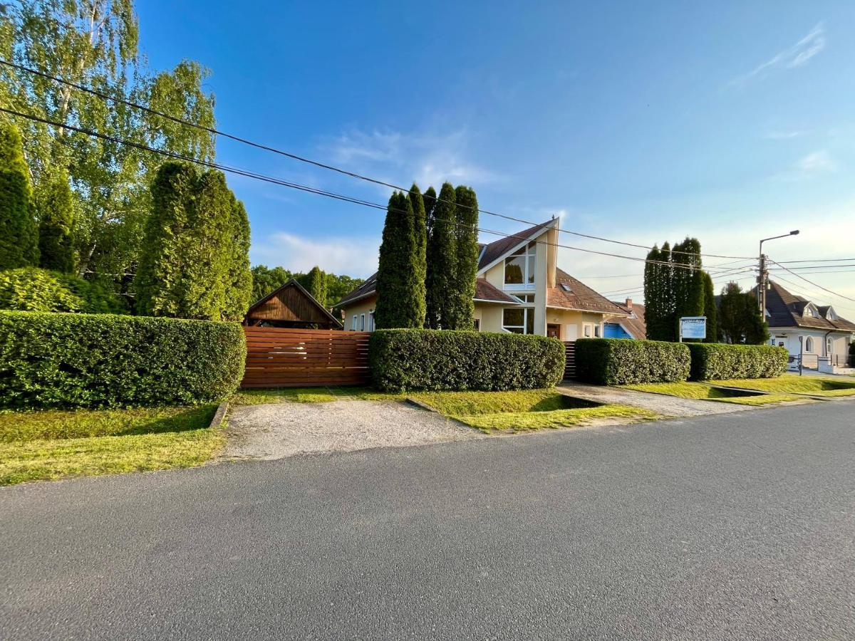 Mol-Ker-Vill Apartment Lenti Bagian luar foto
