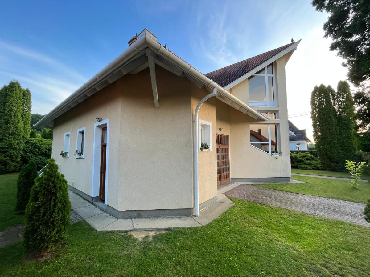 Mol-Ker-Vill Apartment Lenti Bagian luar foto